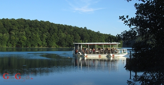 Na Plitvičkim jezerima ne voze brodovi ni vlakovi