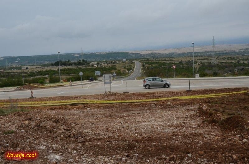 U Novalji se gradi novi kružni tok U Novalji se gradi novi kružni tok