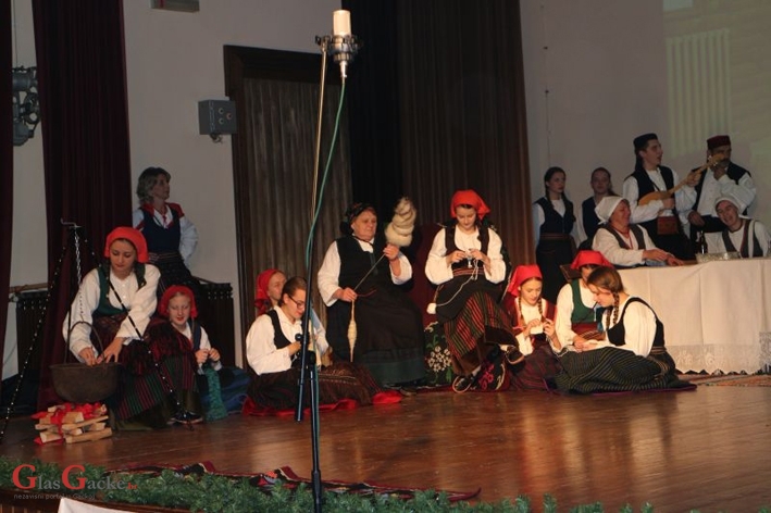 Zimski divani i ostale stvari sinoć u GPOU