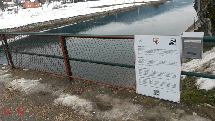 Od nedavno i u Otočcu lokoti ljubavi (love locks)