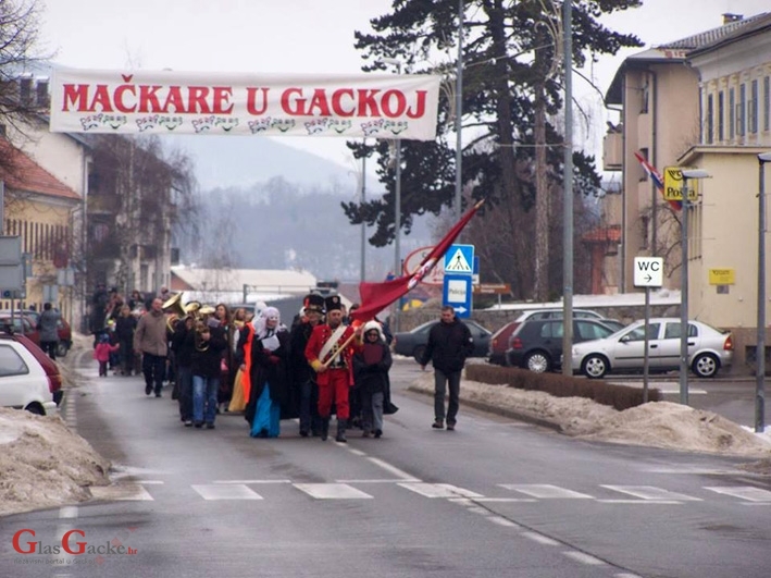 Danas paljenje Mesopusta usred Otočca
