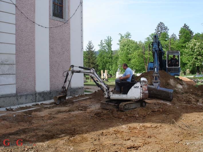 Uređenje okoliša crkve u grubim radovima - punom parom