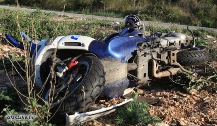 Austrijanac završio s motorom u grabi