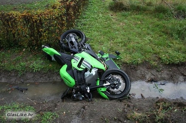 Motorist sletio s ceste, teže ozljede