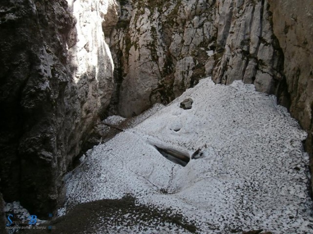 Velebitske "snižnice" zovu