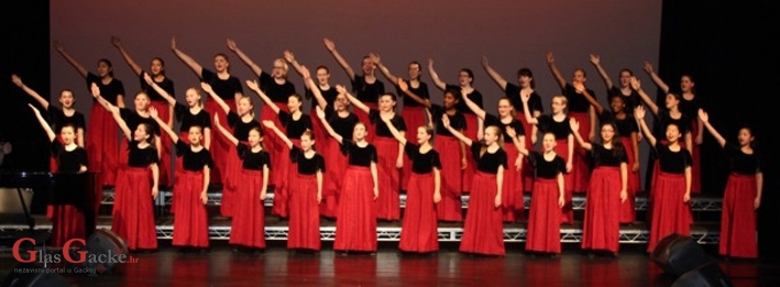 British Columbia Girls Choir - na Plitvičkim jezerima 1. srpnja