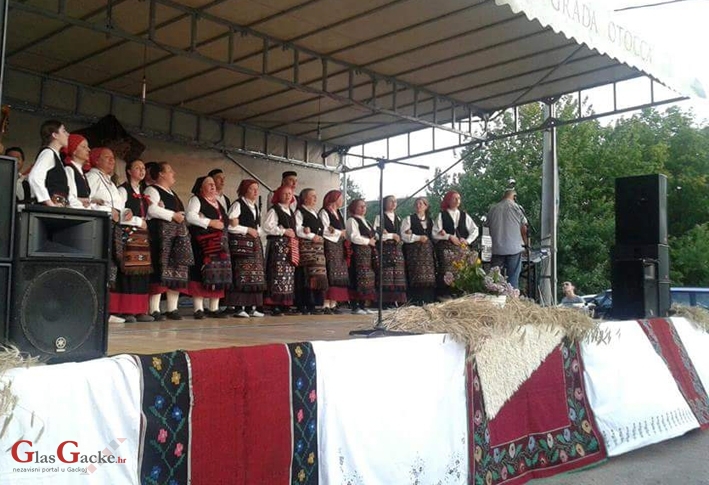KUD Lipa iz Sinca sutra na Ulazu I NP Plitvička jezera