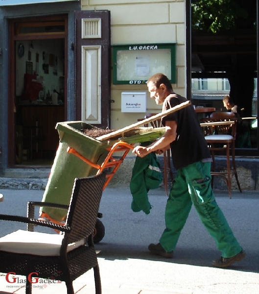Stiže čistilica za trotoare, samo što nije