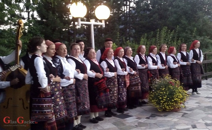 Kud Lipa iz Sinca sutra u Kozjačkoj dragi NP Plitvička jezera