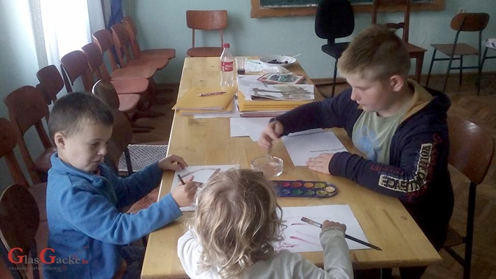 Izmalena se trn oštri