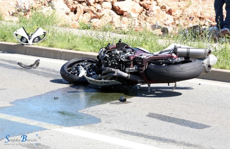 Tri motora i automobil u teškoj prometnoj nesreći