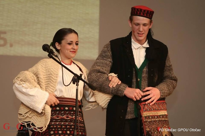 Mladi Gačani, Magdalena i Filip na ocjenjivanju nošnji