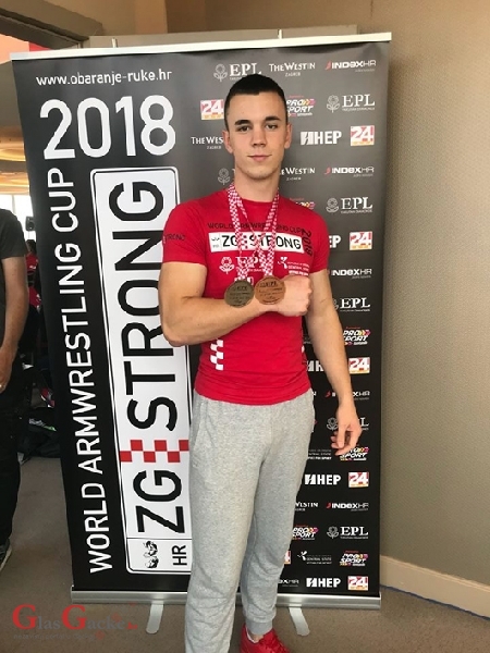M. Lončar - srebrna i brončana medalja u obaranju ruke M. Lončar - srebrna i brončana medalja u obaranju ruke