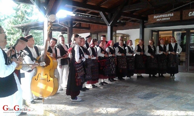 Pljesak plitvičkih gostiju za Sinčerane