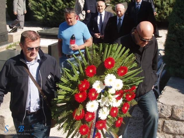 Vijenci i svijeće za sve poginule