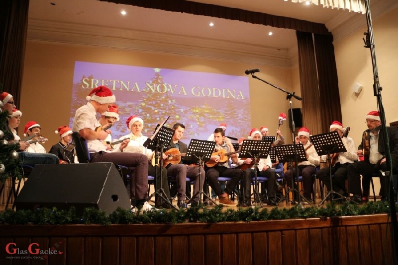 Novogodišnji koncert Tamburaškog orkestra GPOU-a Otočac 