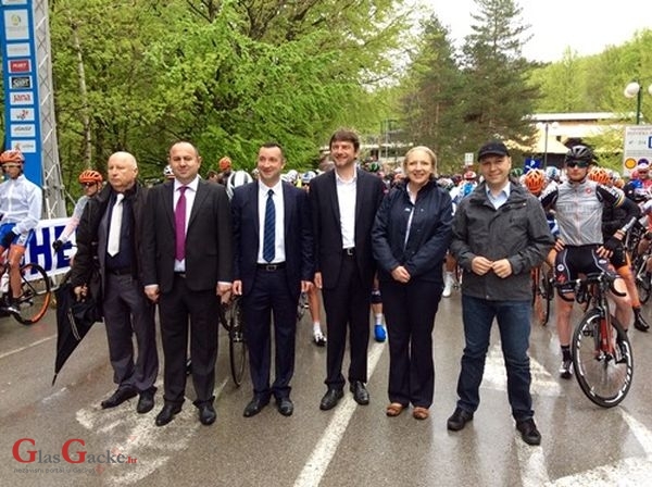 Ministri Lorencin i Zmajlović u NP Plitvička jezera označili start 3. etape biciklističke utrke „Tour of Croatia“ i obišli „Ličku kuću“