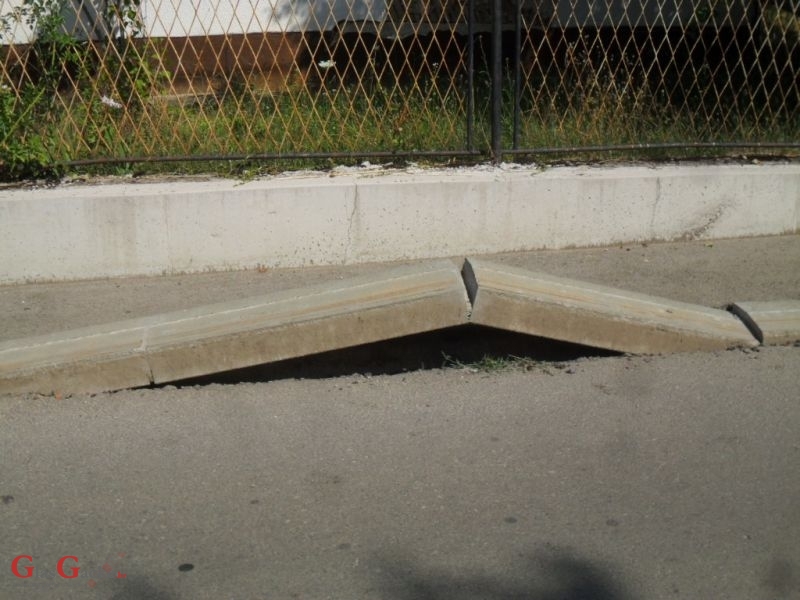 Dižu se rubnjaci uz cestu od visokih temperatura