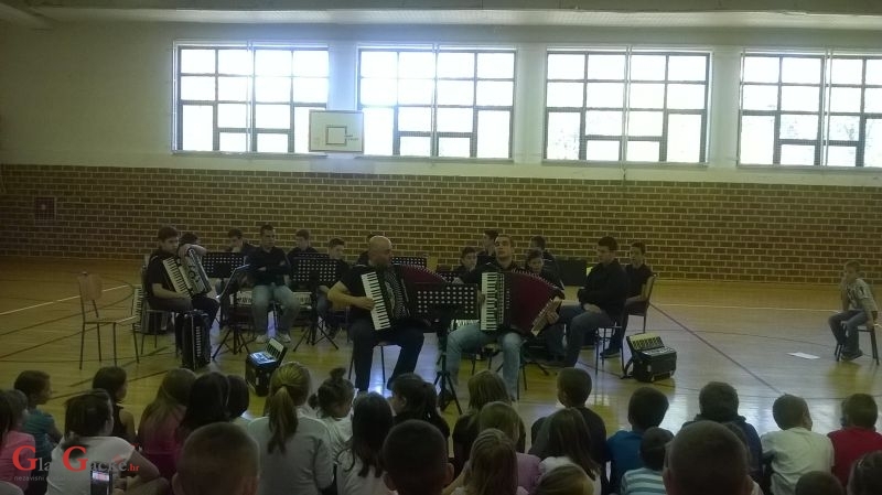 Promotivni koncert orkestra harmonika u Brinju