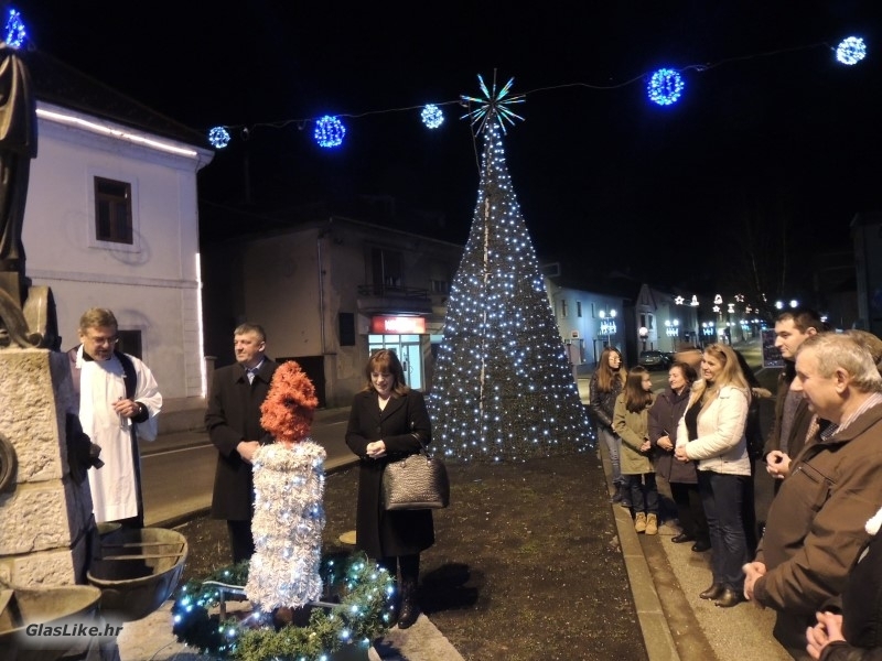 Upaljena i posljednja adventska svijeća