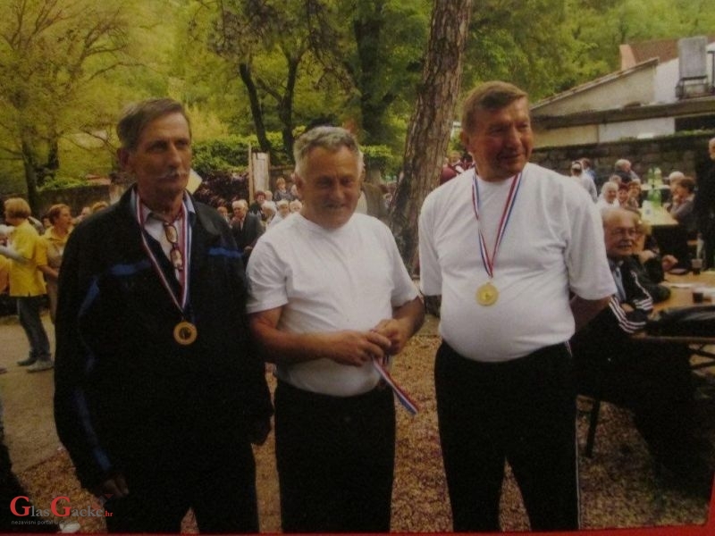Uspješno gostovanje Otočkih umirovljenika u Dramlju !