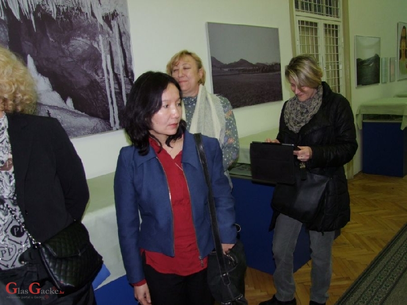 Otvorena izložba slika Viktorije Rabžajeve u Otočcu 