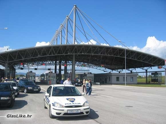 Sir i suhomesnate proizvode prevozio preko granice 