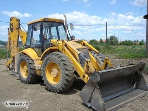 U Karlobagu iz radnih strojeva otuđio gorivo