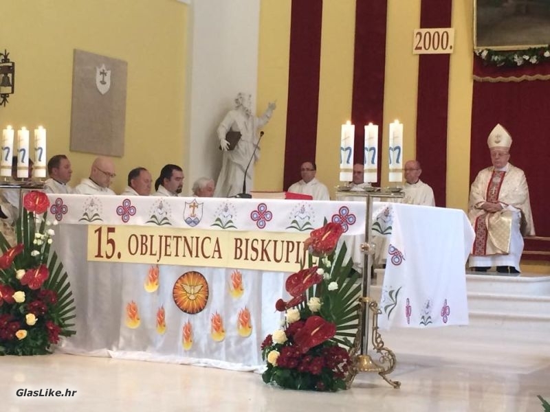 Proslava 15. Obljetnice od osnutka Gospićko-senjske biskupije 