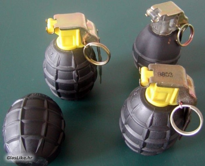 U Baškim Oštarijama pronađeno pet ručnih bombi
