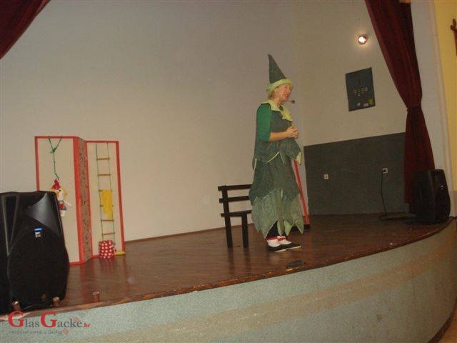Lutkarska predstava "Božićna priča " u Brinju 
