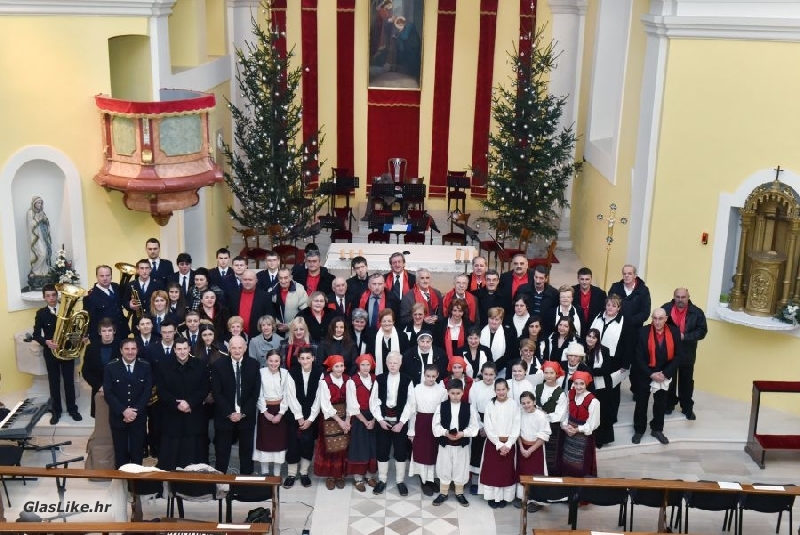 Božićni koncert u gospićkoj katedrali 