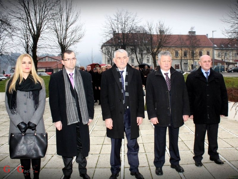 U prigodi Dana Grada Otočca poklonili se poginulim braniteljima