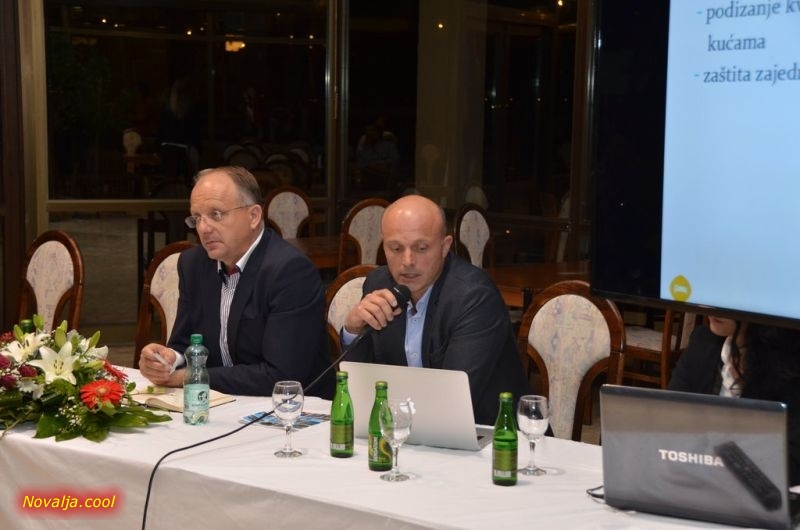 U Novalji održana Tribina za građane i turističke djelatnike