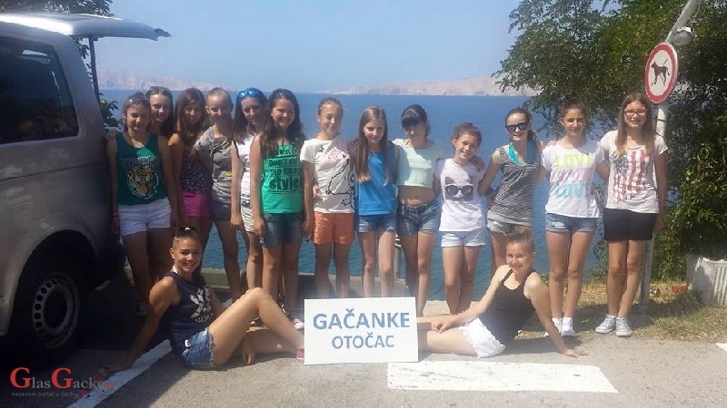 Otočke mažoretkinje "Gačanke" večeras na karnevalu u Novom Vinodolskom 