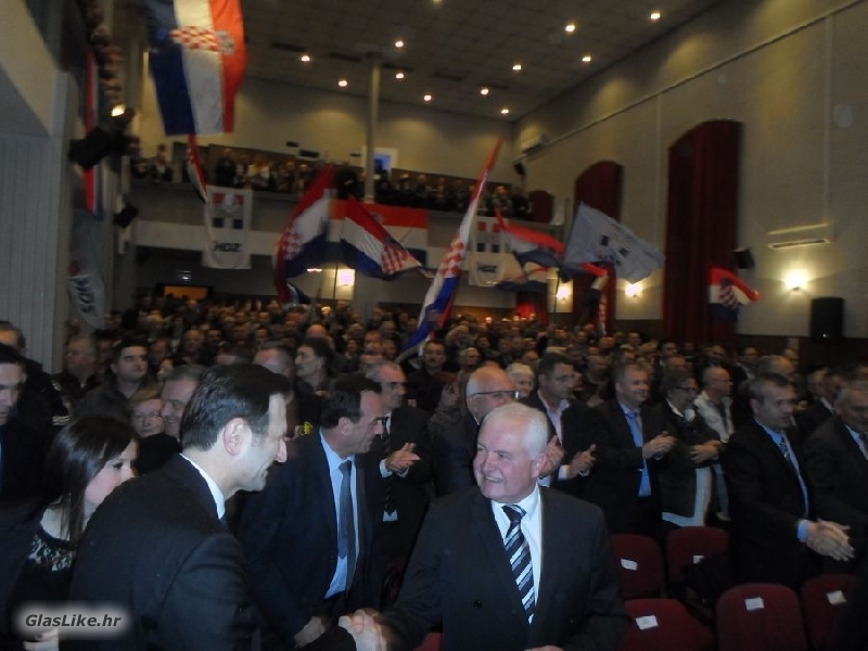 25. obljetnica osnutka HDZ-a u Gospiću: Karamarko pozvao na jedinstvo 25. obljetnica osnutka HDZ-a u Gospiću: Karamarko pozvao na jedinstvo