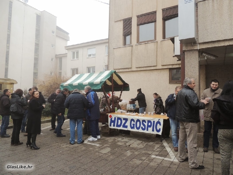 Sutra tradicionalno druženje HDZ-a s građanima u Gospiću