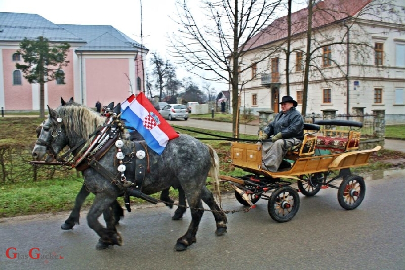 Konjskim zapregama ulicama grada