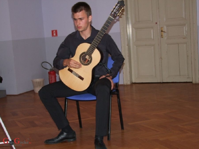 Samostalni koncert mladog gitarista Ivana Šimatovića
