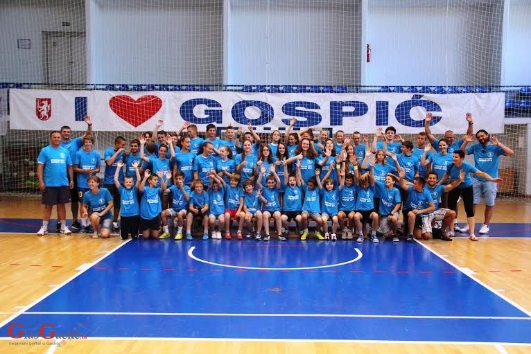 I otočke košarkašice na univerzalnom sportskom kampu u Gospiću 