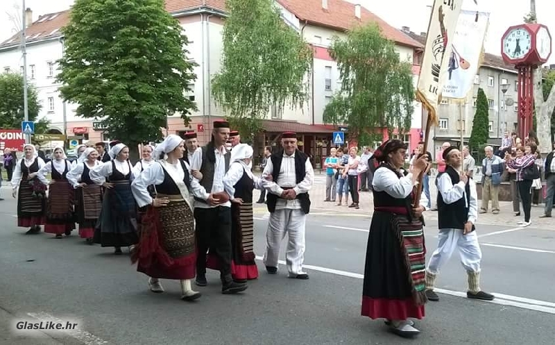 2.smotra folklora u Ličkom Osiku 