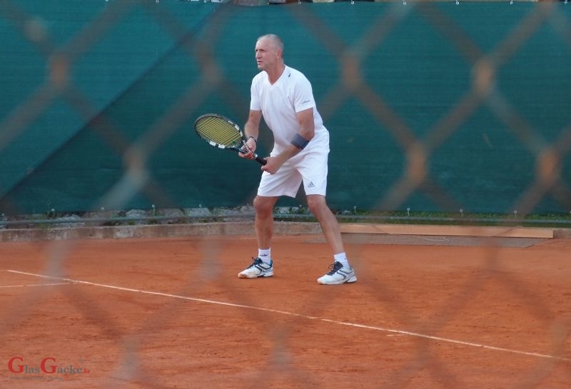 Na teniskom turniru u Ogulinu Mijo Orešković osvojio prvo mjesto