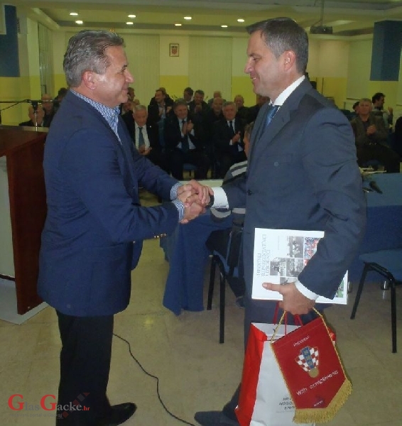 Predsjednik Davor Šuker dovodi elitu  na Plitvice