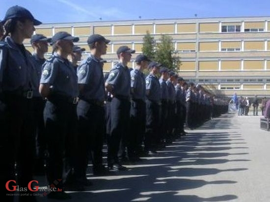 MUP upisuje 325 polaznika za zvanje policajac