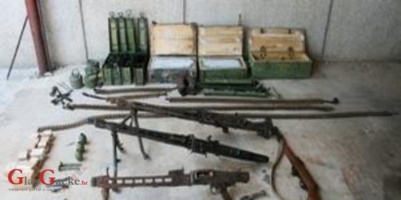 Dragovoljno predo dva puškomitraljeza, strojnicu i dvije puške 