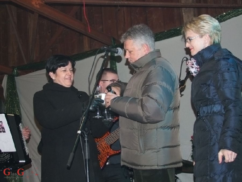 Nova godina dočekana veselo u Otočcu