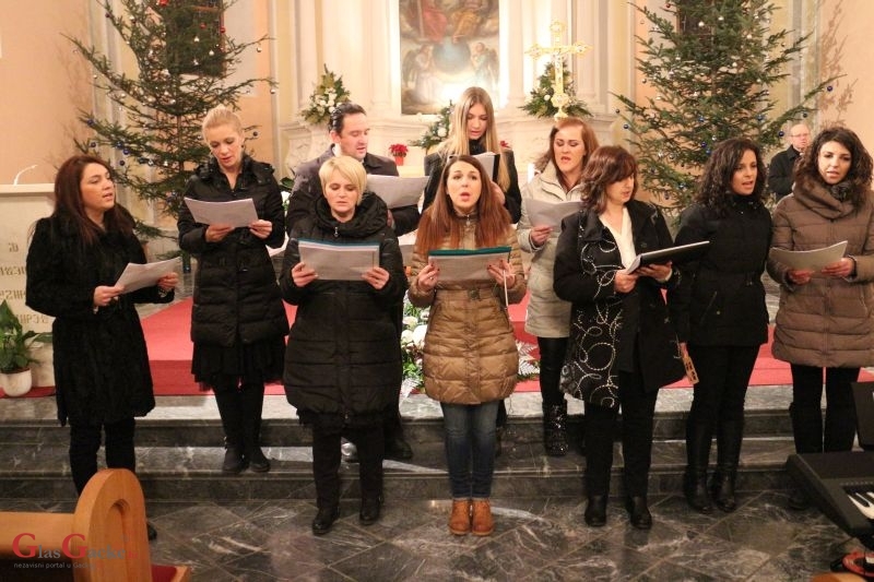 VIS "Trinitas" izveo splet Božićnih pjesama 