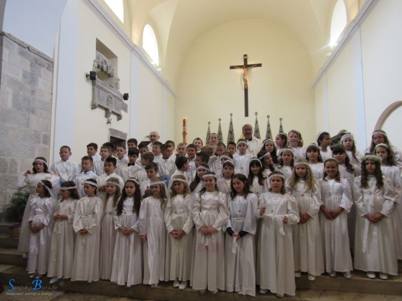 Slavlje Prve svete  pričesti u senjskoj katedrali