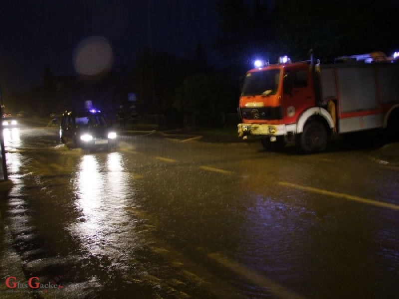 U Otočcu stanje s poplavama vrlo ozbiljno 