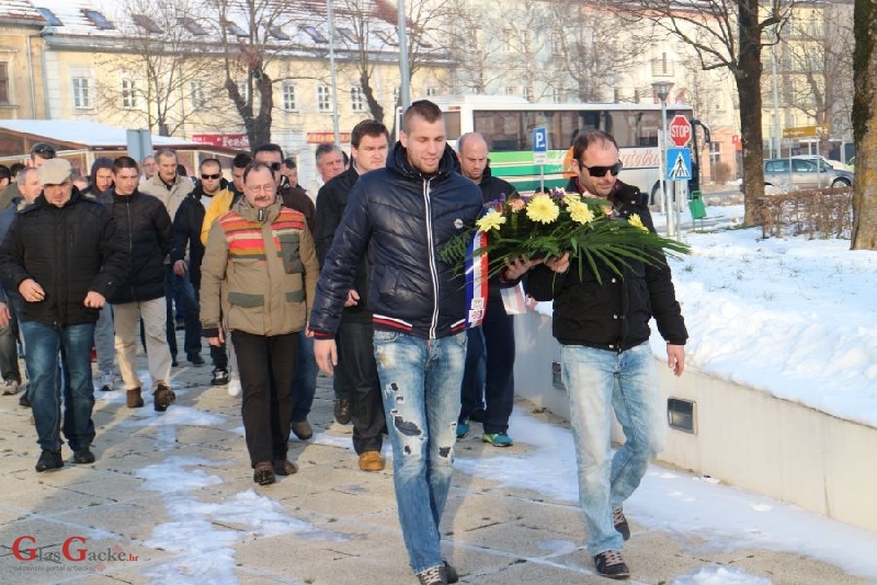 Rabljani se poklonili braniteljima Otočca i pobijedili u nogometu 